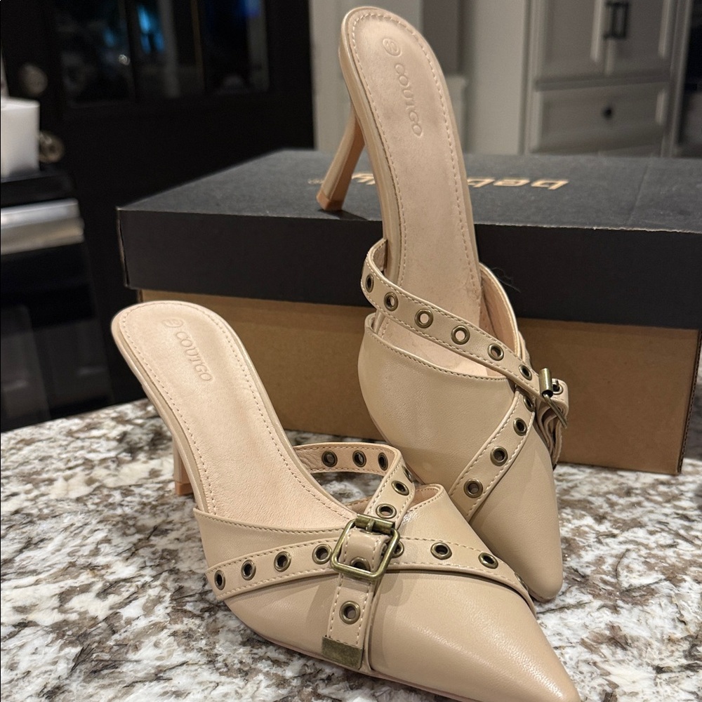 Beige Leather Heels with Buckle by Bonito